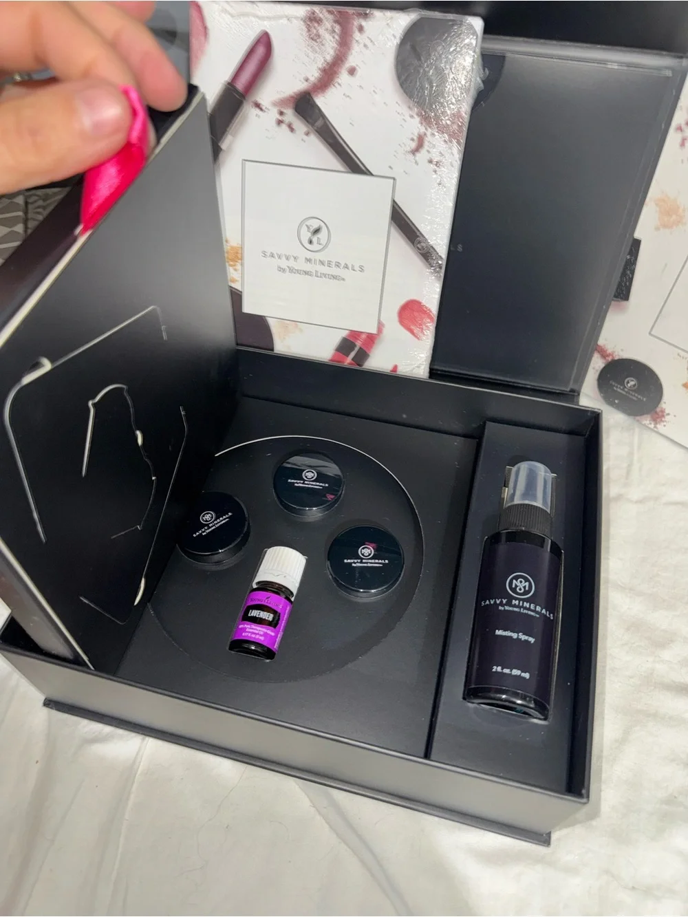 NIB savvy minerals young living makeup set